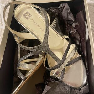 Ann Klein silver sandal pumps